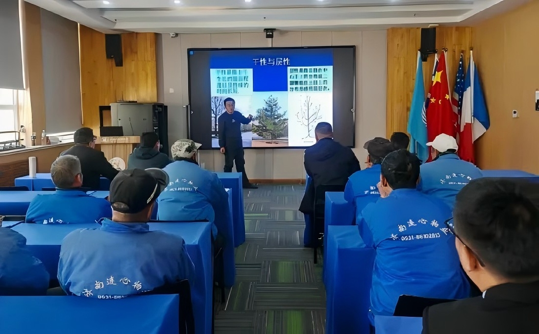 連心物業(yè)駐濟(jì)南外國語學(xué)校項目舉行2025年冬季綠化專項培訓(xùn)